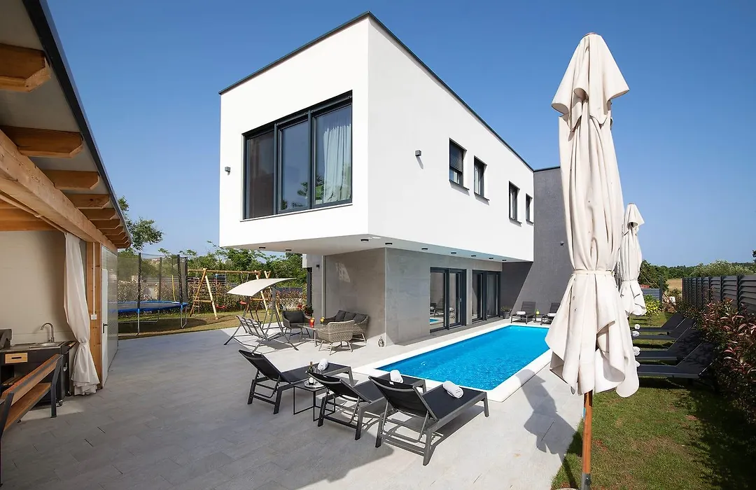 Villa Tiki In Medulin For 16 Person With Heated Pool & Sauna Only 1 Km From The Beach-1