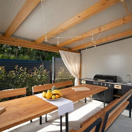Villa Tiki In Medulin For 16 Person With Heated Pool & Sauna Only 1 Km From The Beach-2